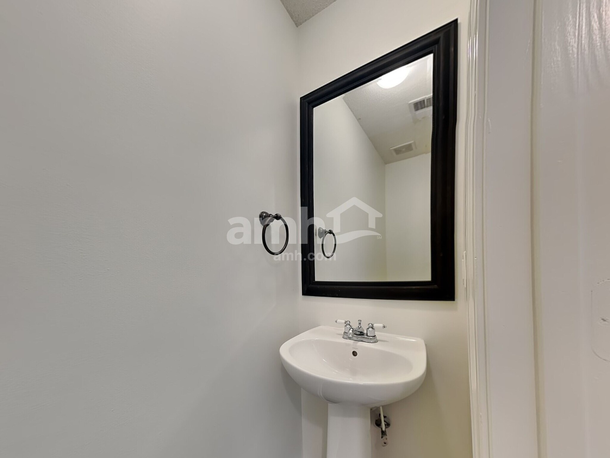 Building Photo - 201 Lameshur Ln