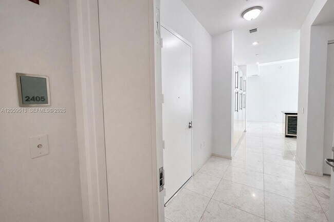 Building Photo - 900 Brickell Key Blvd