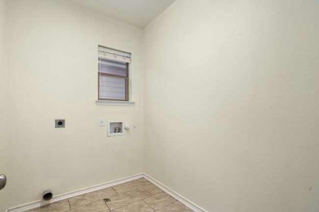 Building Photo - 1210 Tweed Willow