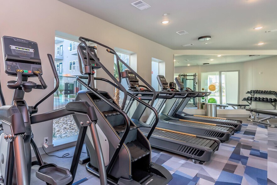 Building Photo - 2422 S Carrier Pkwy