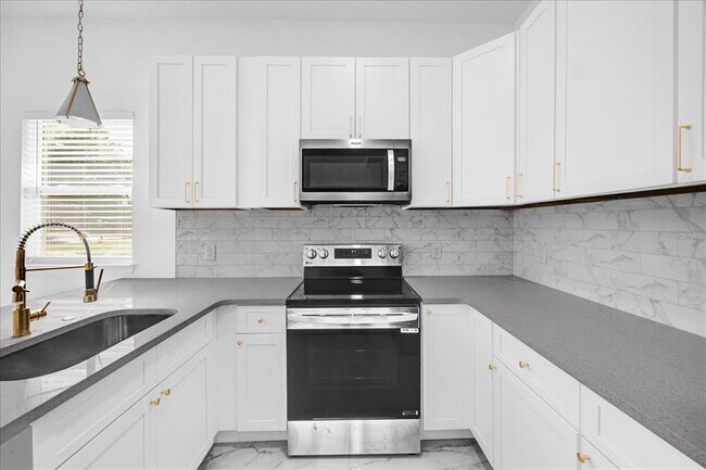 Building Photo - 600 N Lakewood Ave