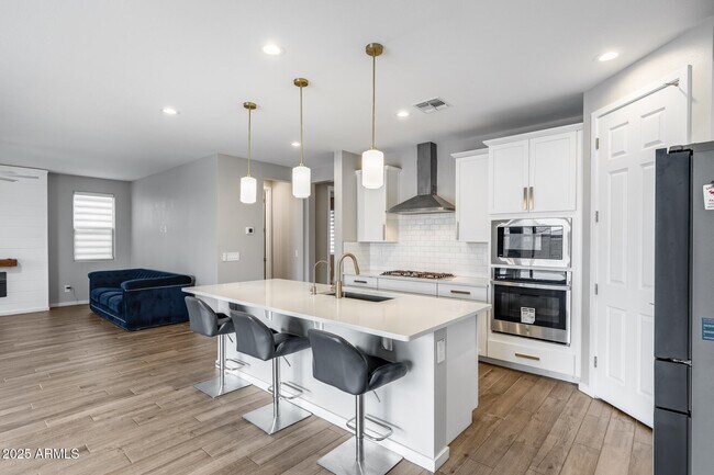 Building Photo - 17635 W Red Fox Rd