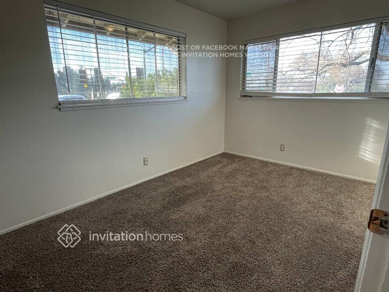 Building Photo - 7000 Carriage Dr