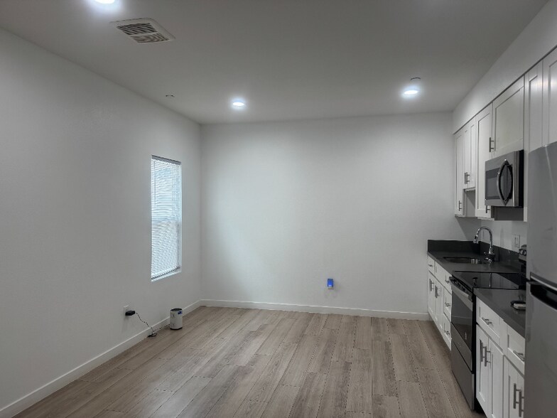 Building Photo - 532 Cesar E. Chavez Pkwy