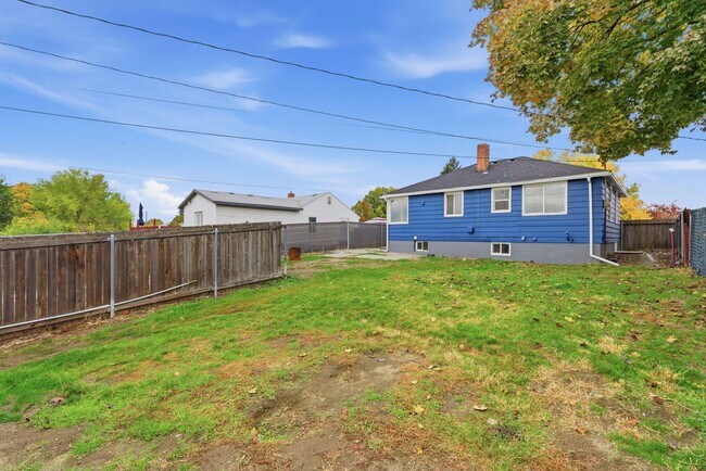 Building Photo - Charming 4 Bed, 2 Bath w/ Garage! *HOLIDAY SPECIAL: $1,000 OFF!*