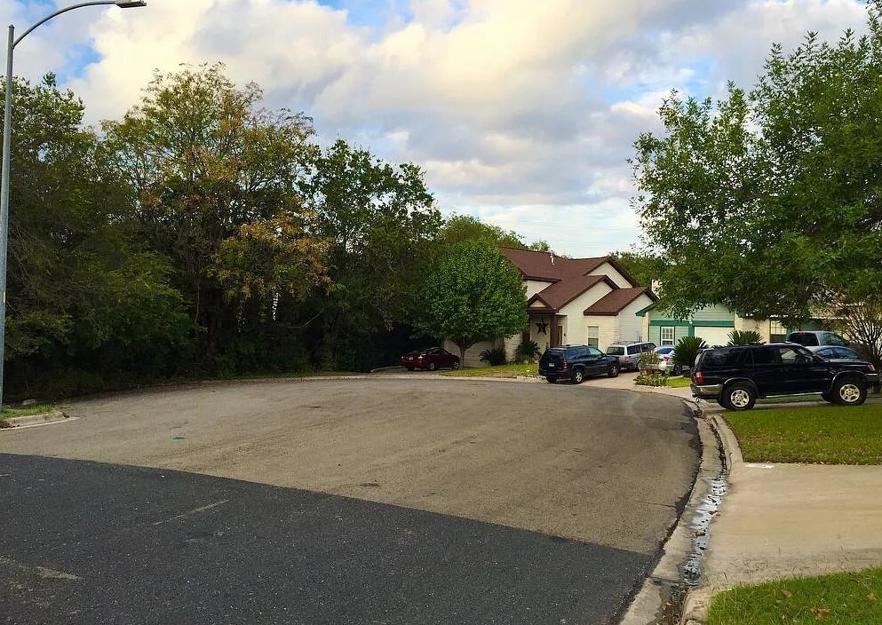 Building Photo - 1213 Silverton Ct