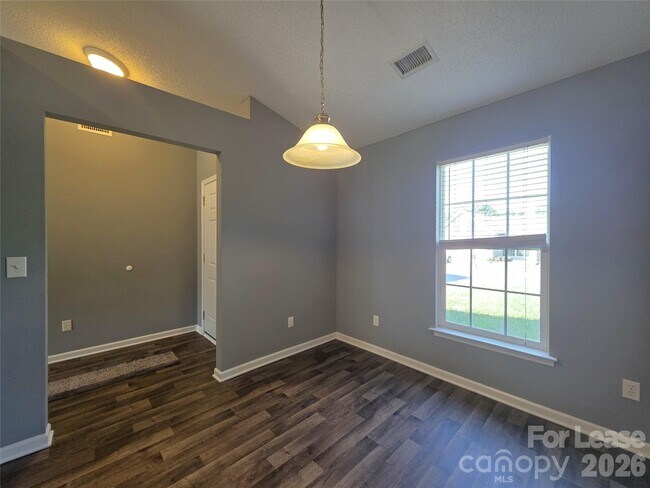 Building Photo - 8417 Appledale Dr