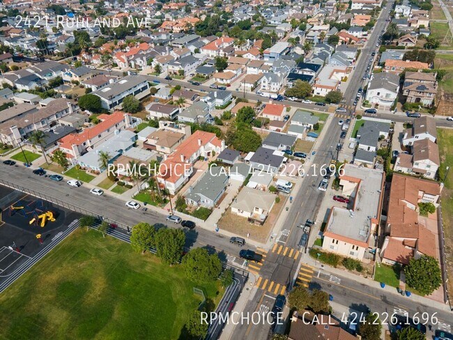 Building Photo - 2421 Ruhland Ave