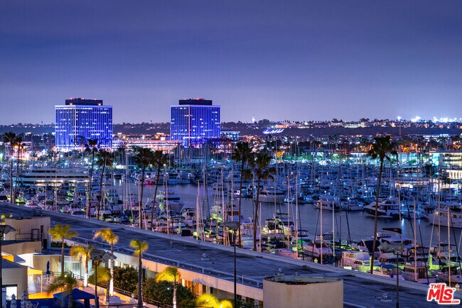 Building Photo - 4265 Marina City Dr