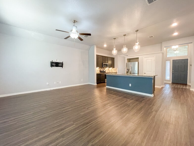 Building Photo - 10265 Driskill Dr