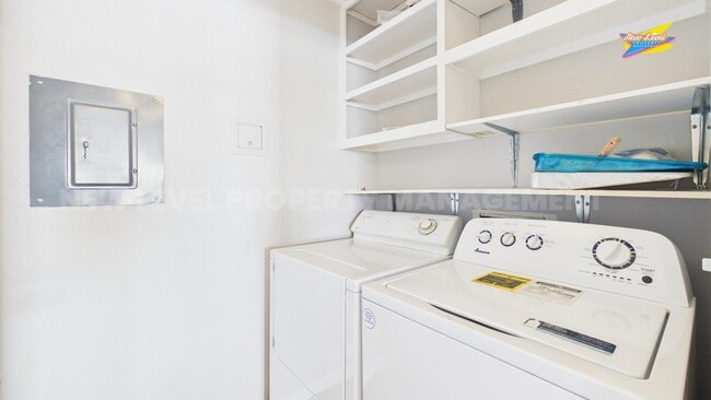 Building Photo - 1717 S Cypress St