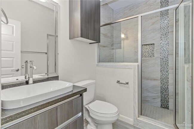 Building Photo - 700 E Myrtle Beach Ave