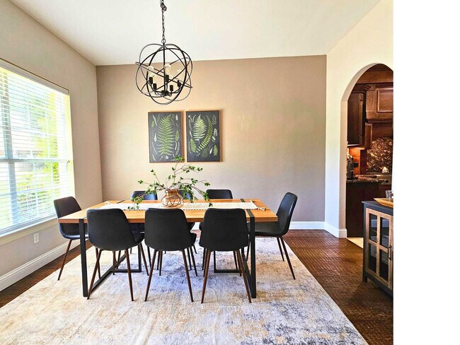 Building Photo - 200 Cove Dr