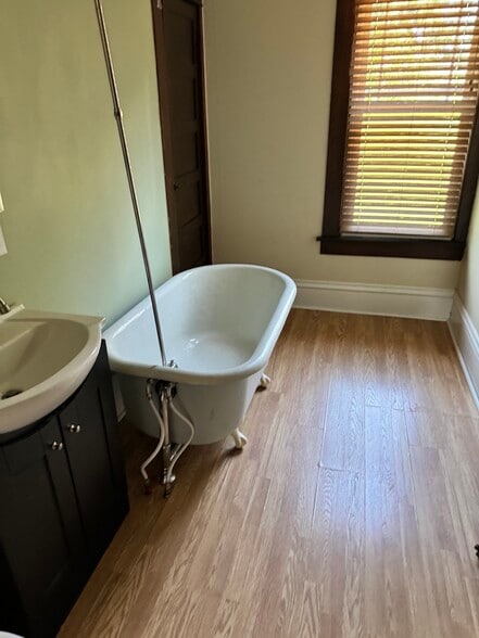 Upstairs Bathroom - 119 Butternut Ave