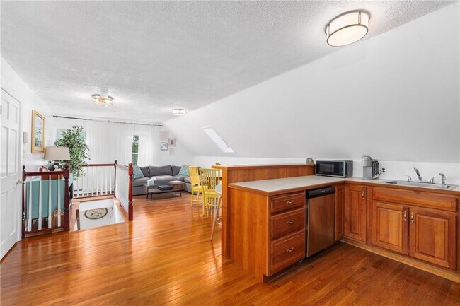 Building Photo - 183 Wood St