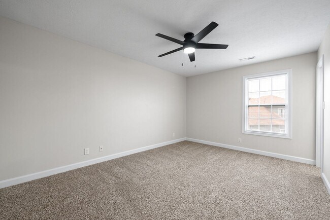 Building Photo - Pet Friendly Four Bedroom!