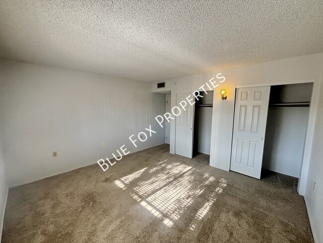 Building Photo - 1721 W Dalehaven Cir