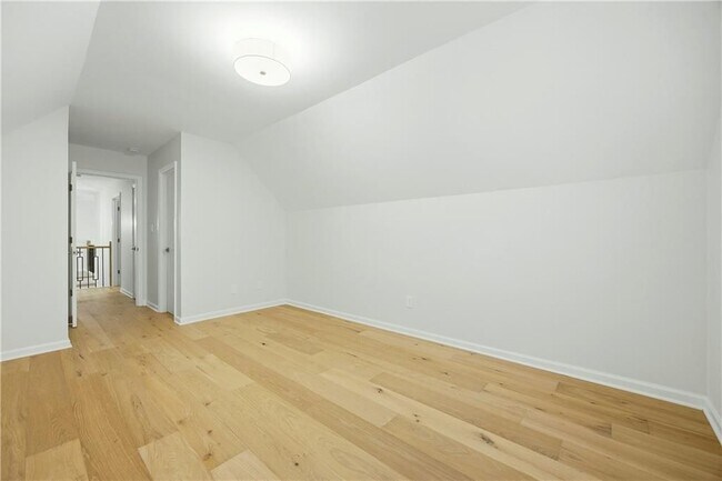 Building Photo - 1390 Tennis Ct Pl