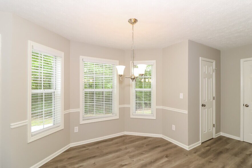 Building Photo - 845 Simon Ive Dr