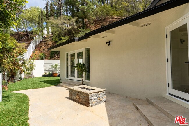 Building Photo - 9541 Cedarbrook Dr