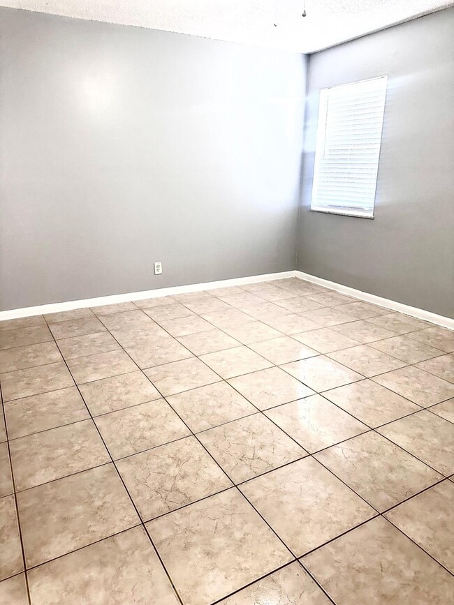 Building Photo - 9326 Sunrise Dr