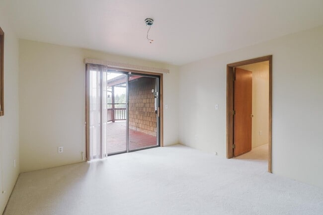 Building Photo - 22311 Overlake Loop SE