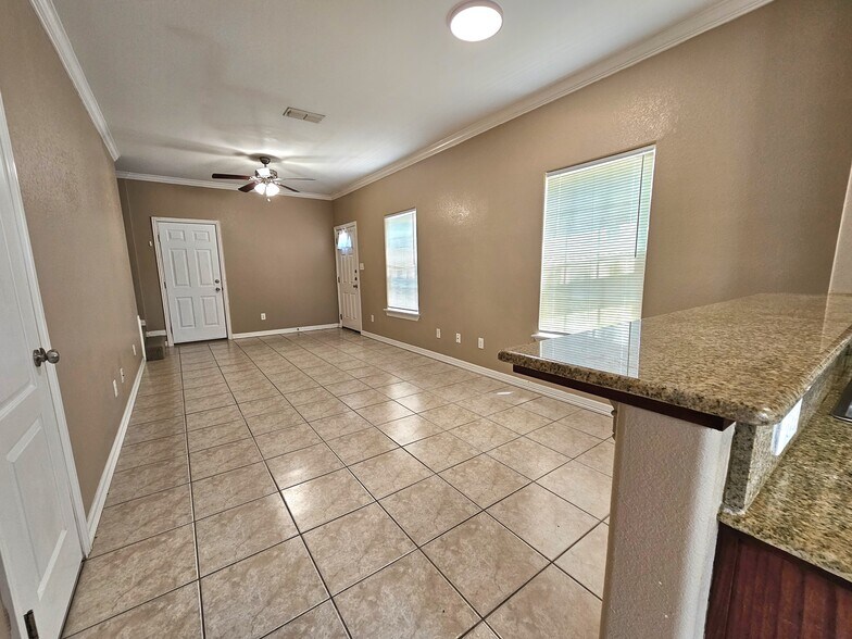 Building Photo - 3013 Treasure Haven Dr