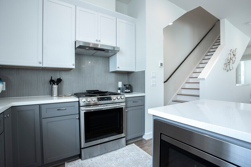 A gas range for that gourmet cook. - 2713 Eado Edge Ct