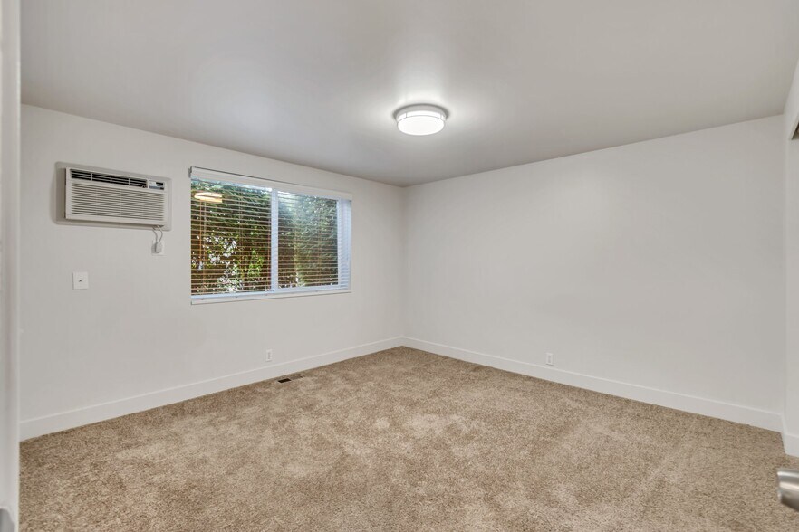 Building Photo - 2105 E 3300 S