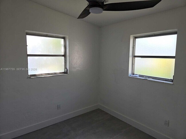 Building Photo - 3001 SW 23rd Terrace