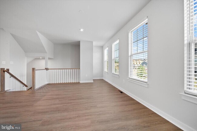 Building Photo - 1051 Venifena Terrace SE