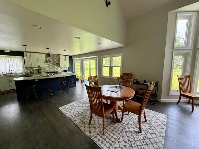 Building Photo - 6961 Suncrest Dr