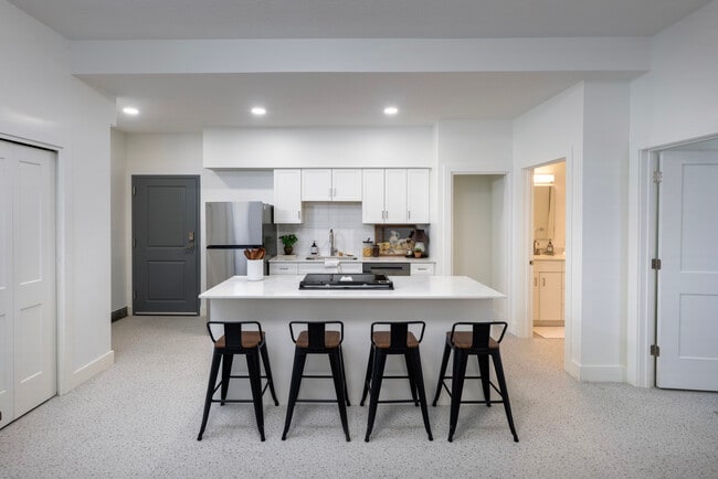 Building Photo - St Joe Apartments