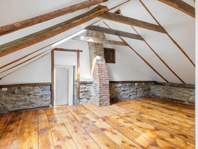 Building Photo - 50 Rose Hill Rd