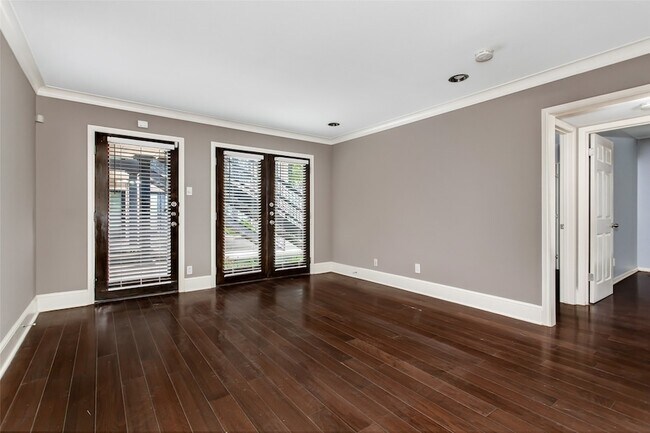 Building Photo - 10205 Regal Oaks Dr