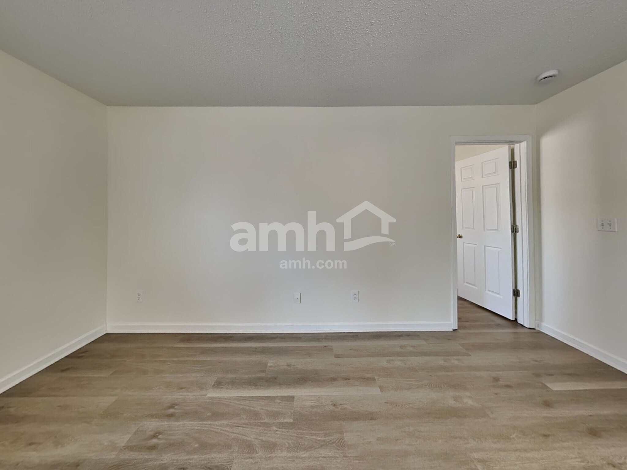 Building Photo - 611 Westbury Way