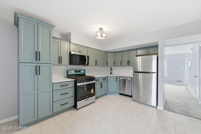 Building Photo - 105 Creek Rd