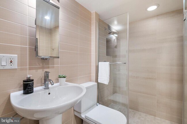 Building Photo - 1301 20th St NW