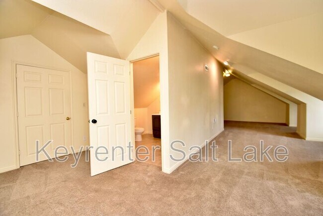 Building Photo - 9408 Turnpike Ln