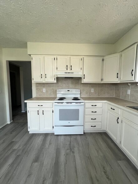 Building Photo - 5051 Marshall Dr