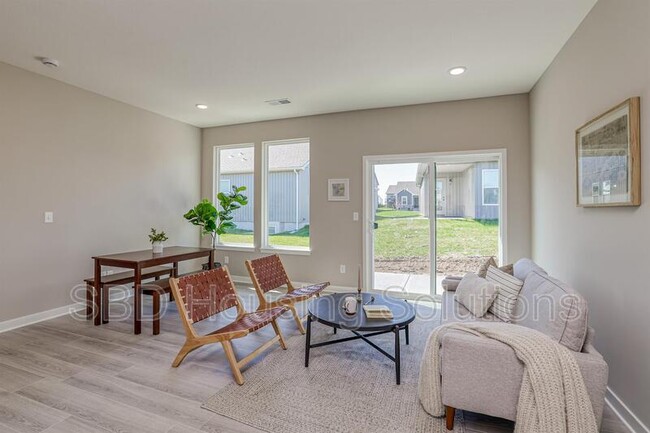 Building Photo - 27402 E Oak Vw Dr