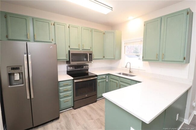 Building Photo - 2704 Thurrock Dr