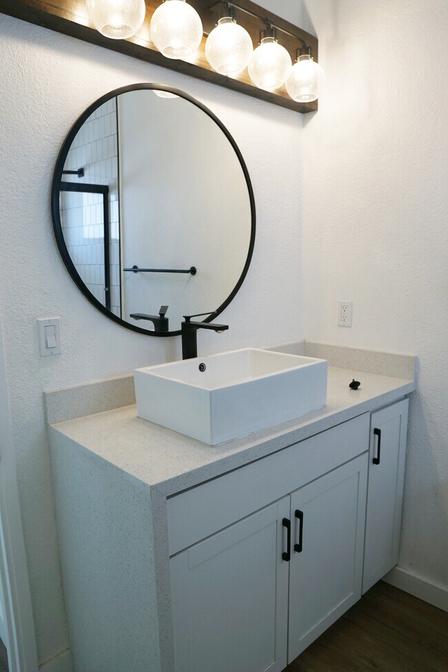 Building Photo - 33865 Cathedral Canyon Dr