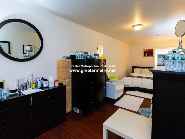 Building Photo - 41 Chelsea St