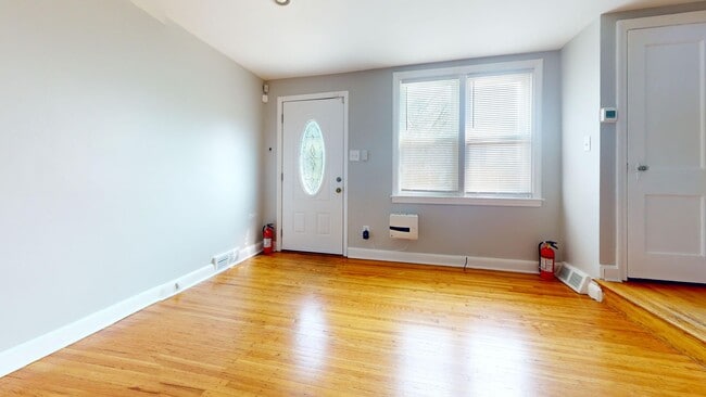 Building Photo - Charming Modern 3 Bedroom w/ Washer & Dryer & Optional 4th Bedroom in Basement | Overbrook