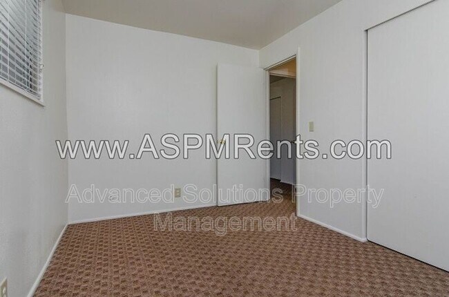 Building Photo - 1351-1357 N Redwood Rd