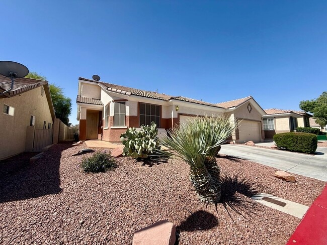 Building Photo - Charming Single-Story Townhome in Gated Southwest Community