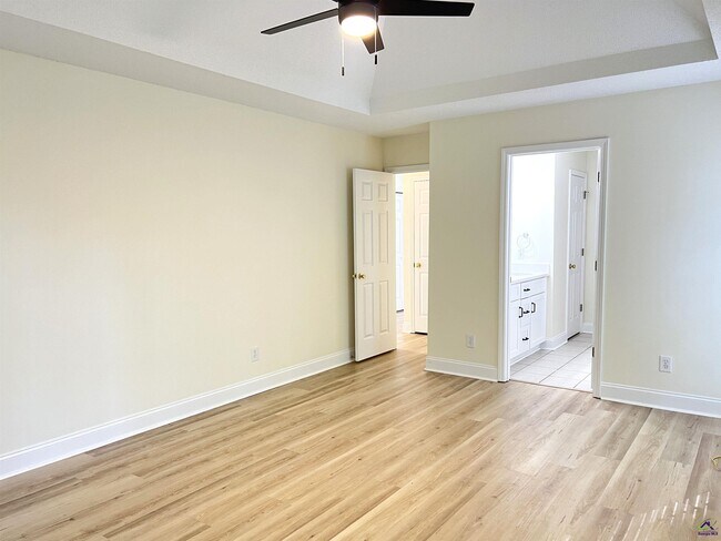 Building Photo - 134 Stone Brooke Dr