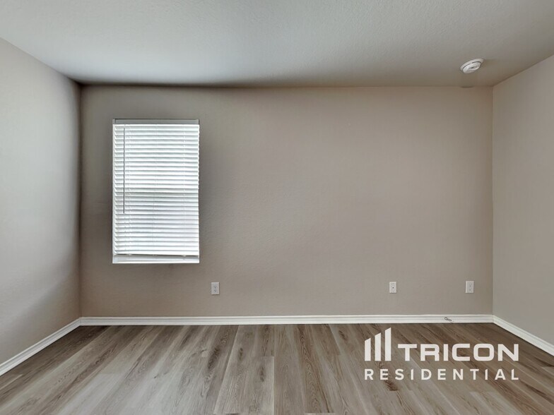 Building Photo - 9802 Marbach Brk