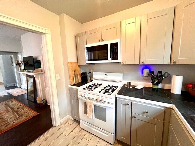 Building Photo - Pittsburgh - 2 Bedroom 1 Bathroom - Spacio...